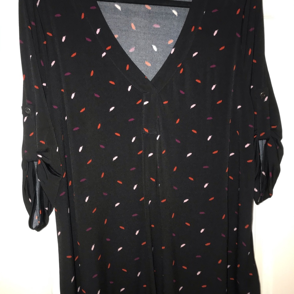 Torrid Black 3/4 sleeve V-neck w/ colored feathers